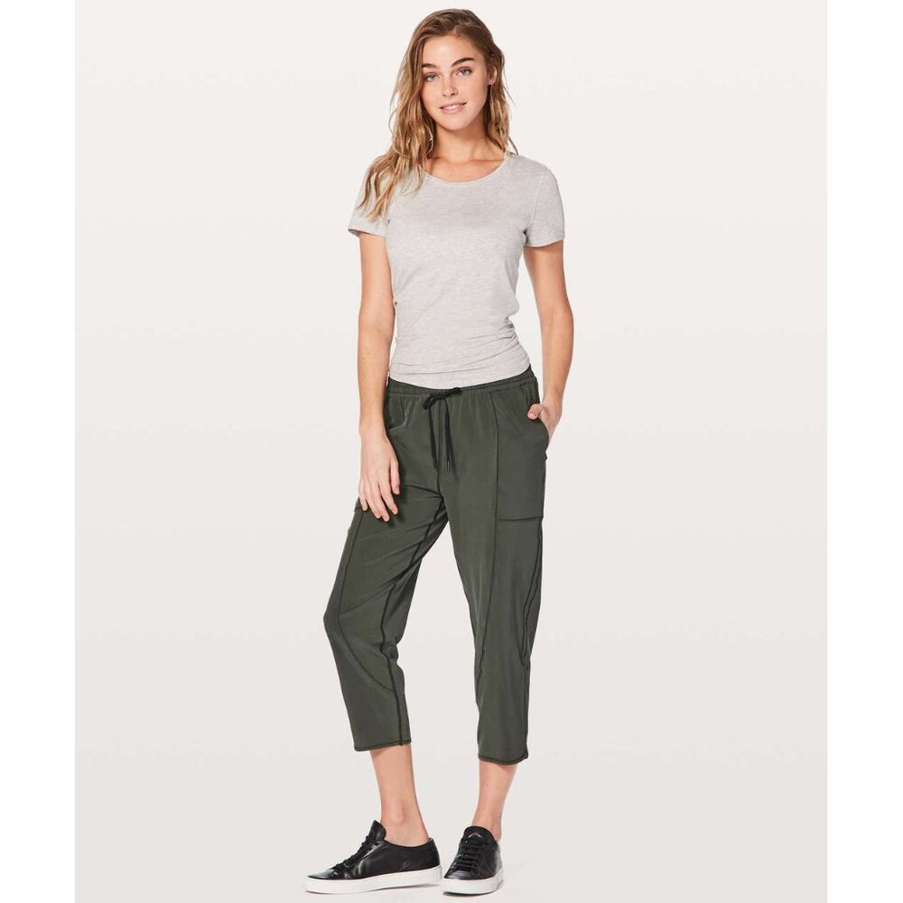 Lululemon Final Play Crop 23" in Evergreen 6